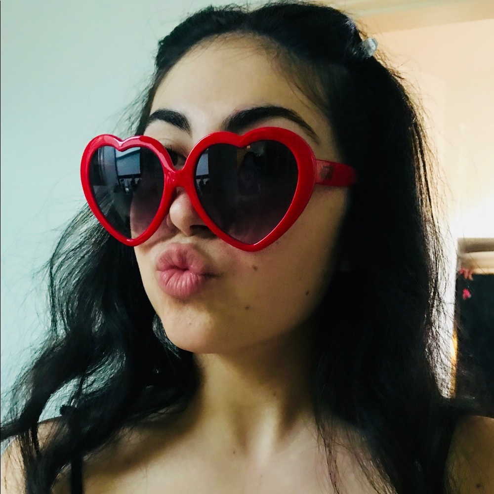 HEART SHAPED SUNNIES